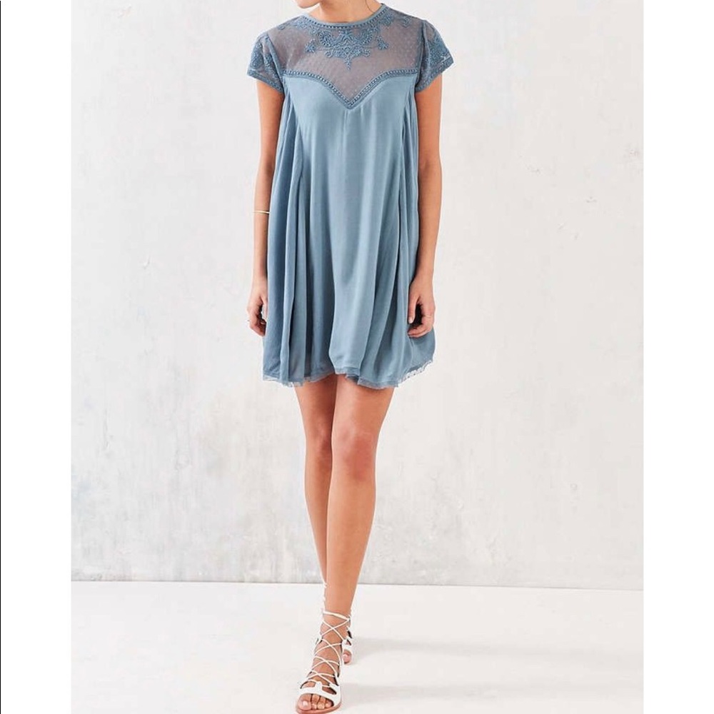 URBAN OUTFITTERS KIMCHI BLUE LILY TRAPEZE DRESS
